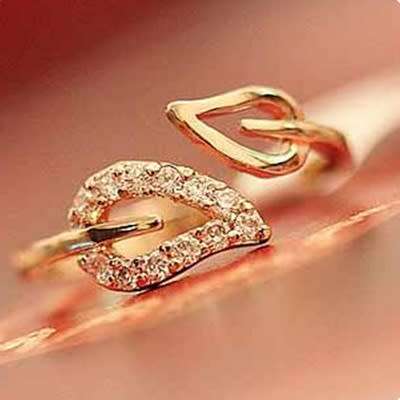 Leaf ring with AAA CZ in GP