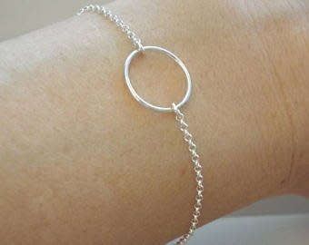 Stunning circle pendant bracelet