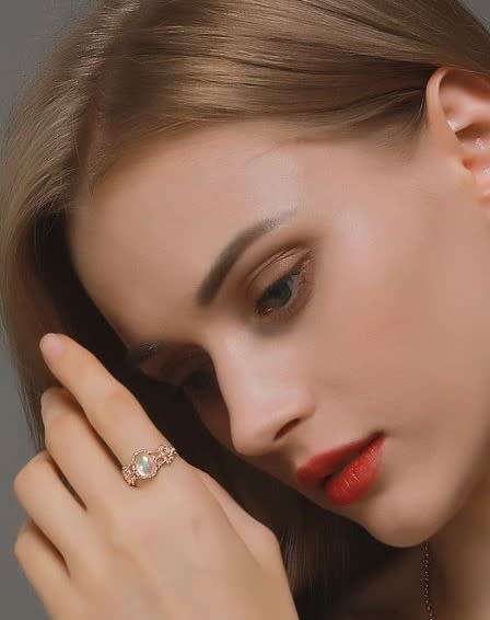 Gorgeous 9ct gold plated sim moonstone ring