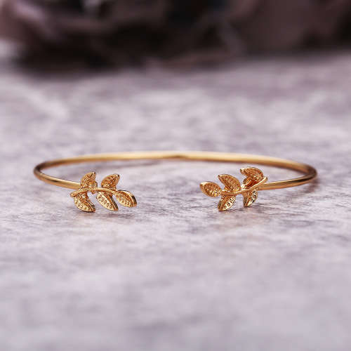Gorgeous 9ct gold plated leaf bangle