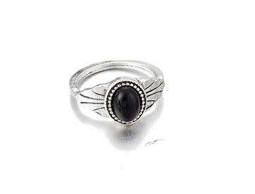 Stunning 925 silver plated onyx etched ring