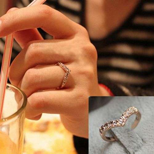 Gorgeous 9ct gold plated AAA cz V ring