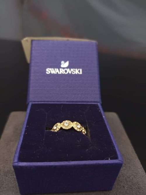 Original Swarovski constella ring** rrp- R4500