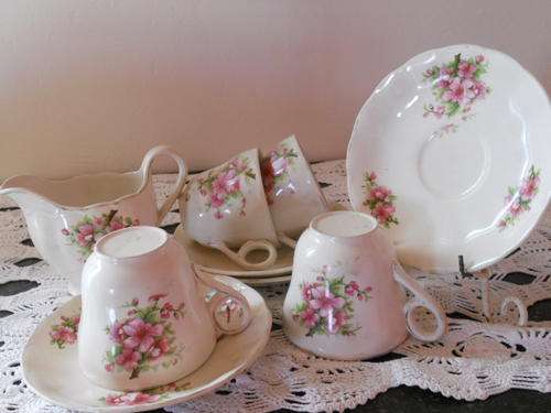 Dream Petal GRINDLEY ENGLAND - 4 cups and sauces and milk jug
