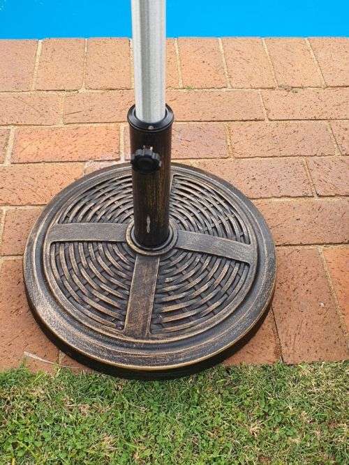 Cantilever Outdoor Umbrella Stand & Weight Only