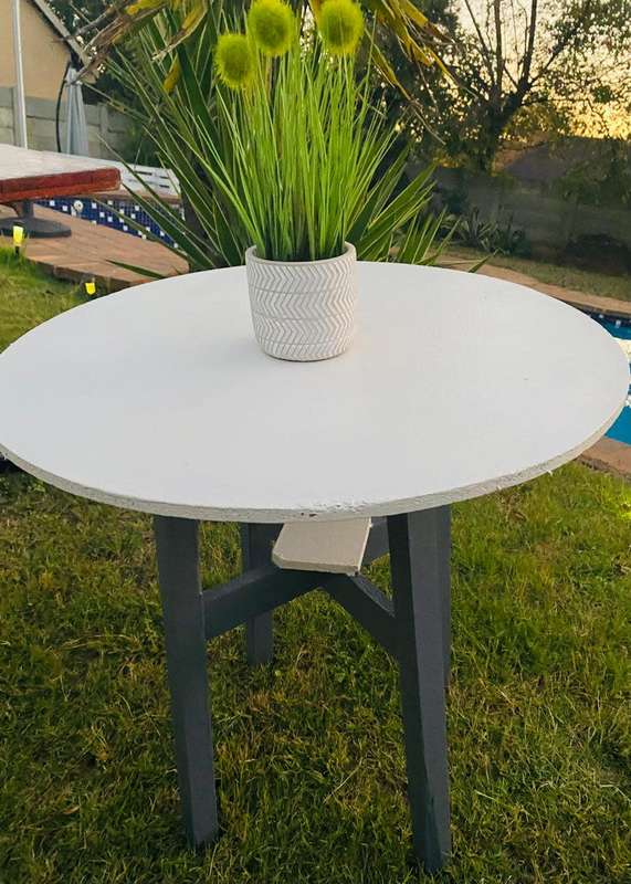 Lovely Circular Side Coffee Table**