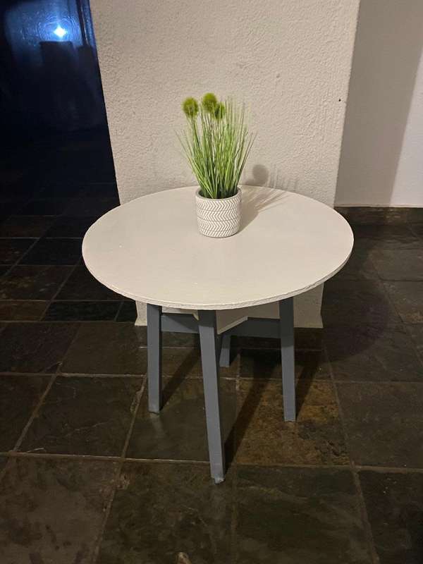 Lovely Circular Side Coffee Table**