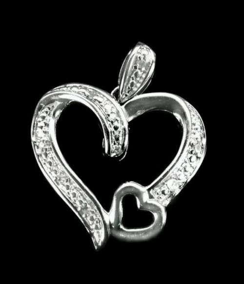 Beautifully Handcrafted 7 White Natural Diamond 925 Sterling Silver Pendant