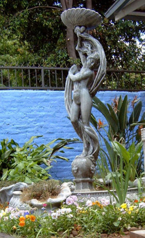 VENUS STYLE  FOUNTAIN STATUE
