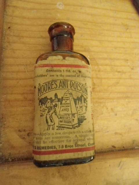ANTIQUE 1928 MOORES ANT POISON BOTTLE