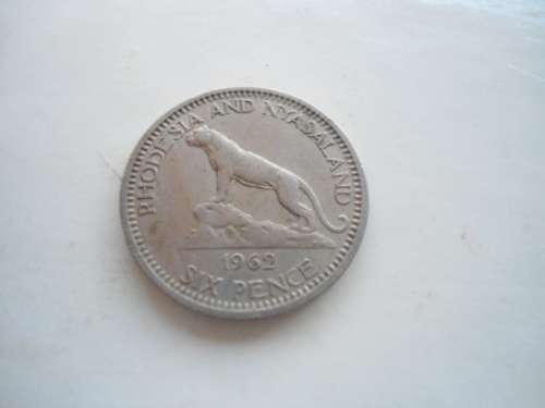 RHODESIA AND NYASALAND SIX PENCE 1962