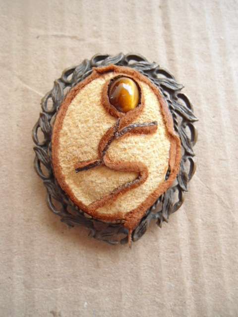 ANTIQUE BROOCHE