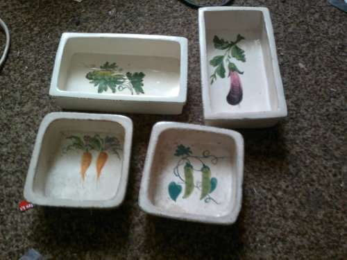 set van 4 handgeverfde bakies itally