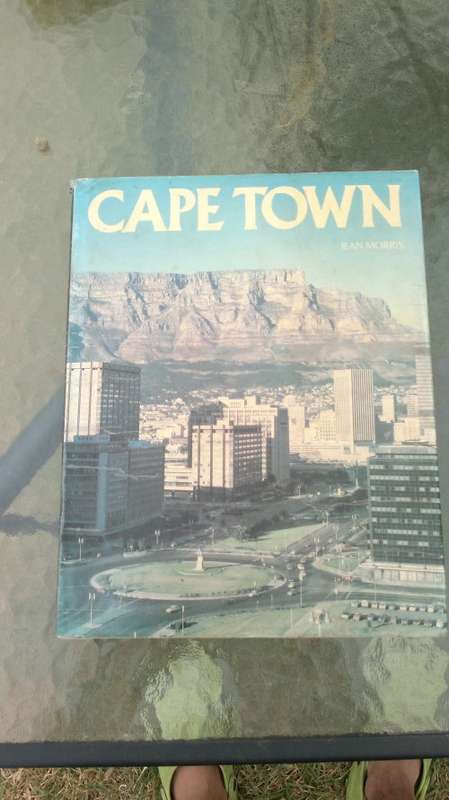 CAPE TOWN BY JEAN MORRIS 1979 FIRST EDITION