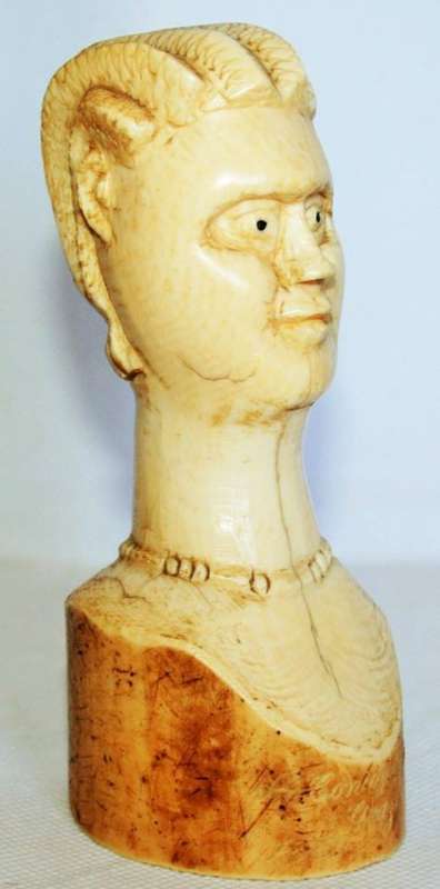 RARE FIND A ANTIQUE CARVED SCULPTURE  The front is graved in old Italian `` AI CONIUGI FIORINI GRAZI