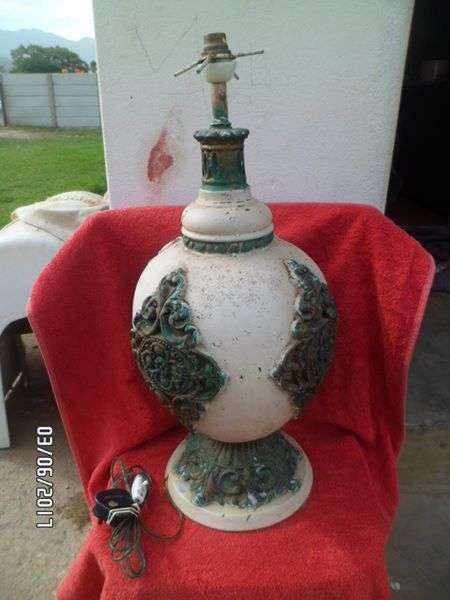 STUNNING GROOT VINTAGE LAMP.SELF COLLECT ROBERTSON