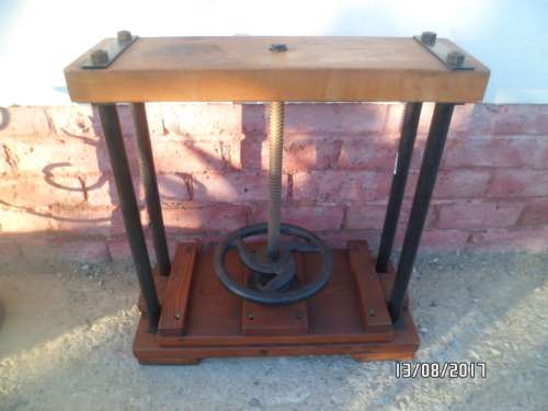 ANTIQUE BOOKBINDING PRESS GOOD CONDITION. COLLECT IN ROBERTSON WESTERN CAPE