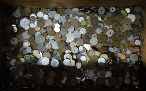 LATE ENTRY!!!BARGAIN BUY.500 MIX WORLD COINS INCLUDED SA BID IS PER COIN