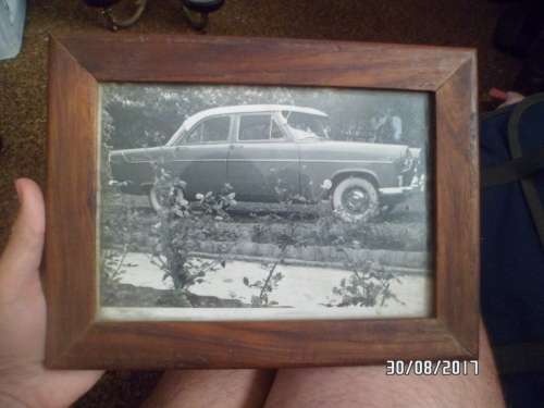 STUNNING VINTAGE CAR PHOTO IN FRAMED