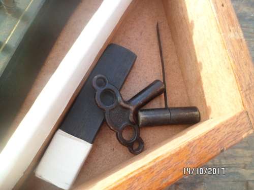 WOW a antique mandolin guitar union academy of music.AS PER PICTURE.STUDY IMAGES