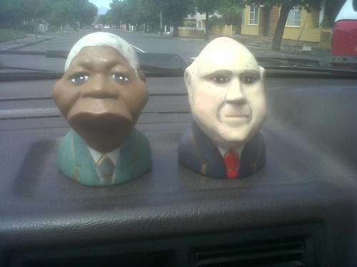 HIGHLY COLLECTIBLE ITEMS,RARE FIND.MANDELA AND DE KLERK HANDMADE PAINTED SALT AND PEPPER FIGURE