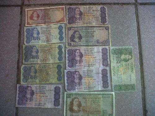 COOL BEGINNING SET FOR NOTE COLLECTORS