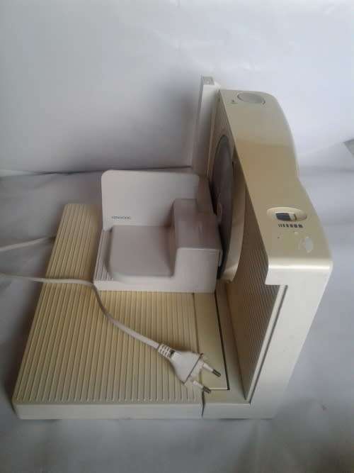 KENWOOD ELECTRIC MEAT AND BREAD SLICER WITH ATTACHMENTS (FOLDABLE )