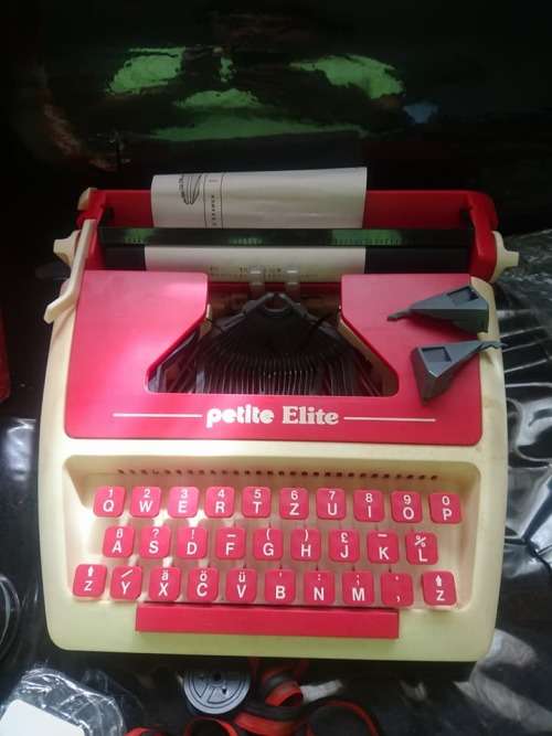 Rare 1979 vintage children Petite typewriter,need repair PETITE ELITE