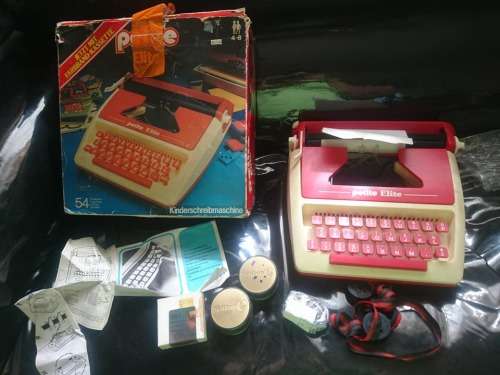 Rare 1979 vintage children Petite typewriter,need repair PETITE ELITE