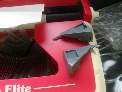 Rare 1979 vintage children Petite typewriter,need repair PETITE ELITE