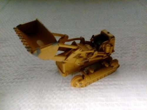 Caterpillar No 977 Traxcavator Series D Die Cast Model - Size 11cm x 6cm x 8cm