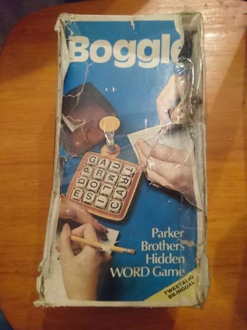 VINTAGE BOGGLE 1970S WORD GAME  WITH A HOUR GLASS
