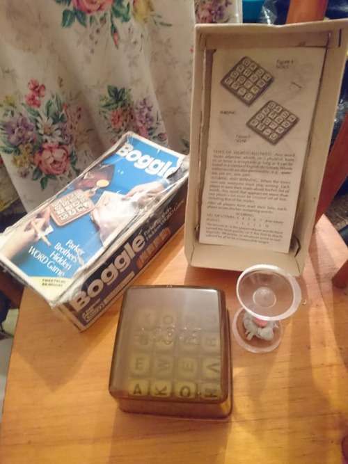 VINTAGE BOGGLE 1970S WORD GAME  WITH A HOUR GLASS
