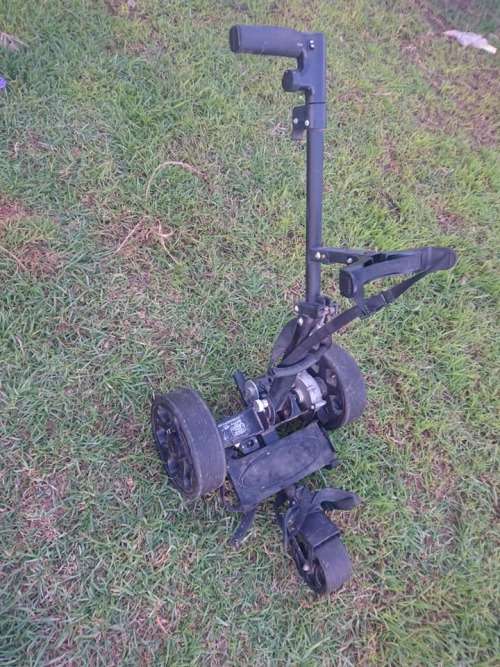 Electrical golf bag carier.working.battery not included.collect in Robertson only