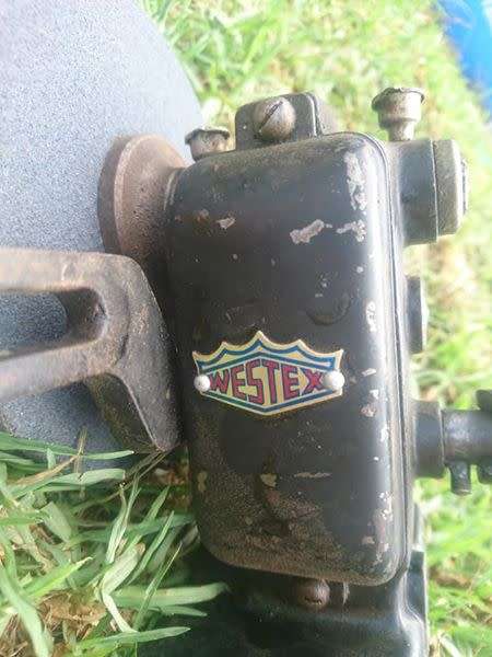 Vintage Westex hand crank grinder. Nice condition