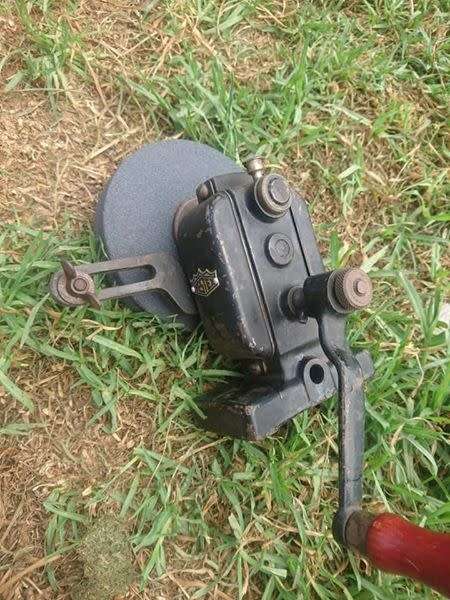 Vintage Westex hand crank grinder. Nice condition