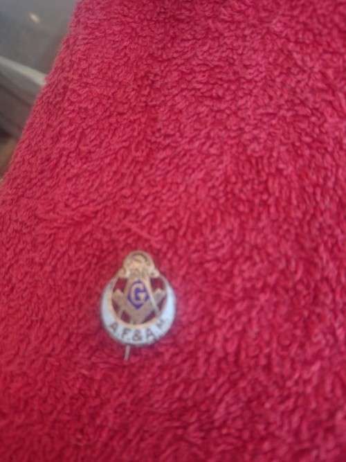 FREE MASON A.FandA.M PIN.MIGHT BE GOLD,NOT TESTED
