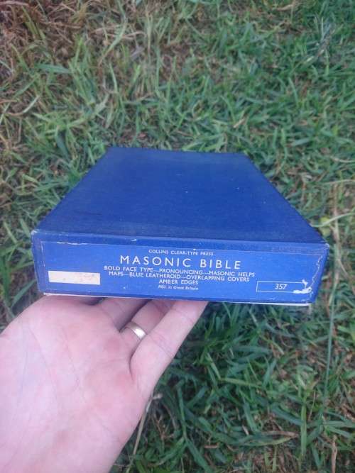 masonic bible no 357 1951 print in box.signed by couple of people