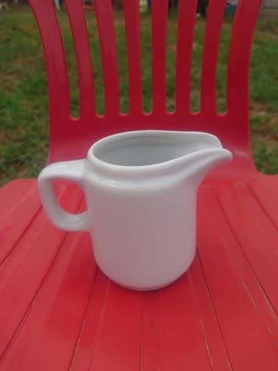 20 x new hotel ware milk jugs bid per item