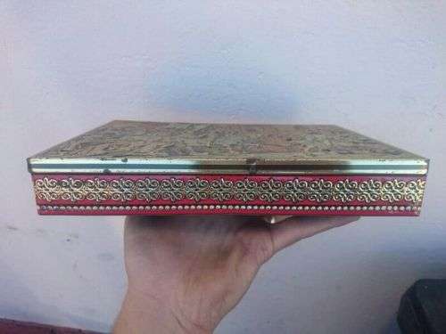 NICE VINTAGE TIN