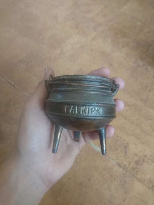 OLD COLLECTIBLE FALKIRK POTS ONE MARKED 1/4 ,SMALLER ONE NO SIZE OR LID