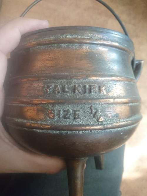 OLD COLLECTIBLE FALKIRK POTS ONE MARKED 1/4 ,SMALLER ONE NO SIZE OR LID