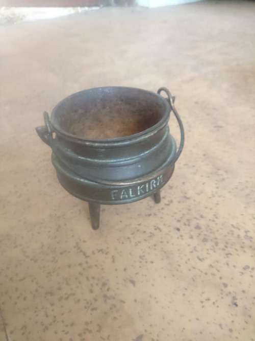OLD COLLECTIBLE FALKIRK POTS ONE MARKED 1/4 ,SMALLER ONE NO SIZE OR LID