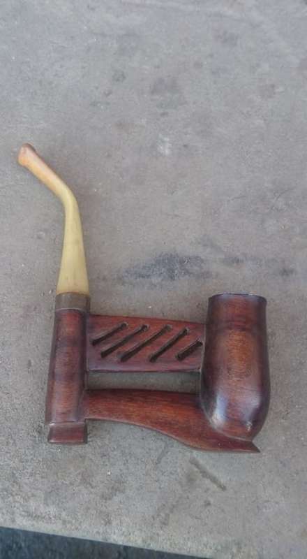 RARE FIND FOR THE PIPE COLLECTORS, BOER WAR PIPE MADE AS P.O.W.SADLY NOT SIGNED.