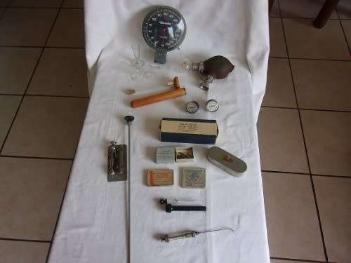 Large lot of vintage medical items for 1 bid