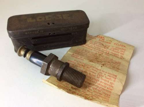 1935 LODGE RACING SPARK PLUG IN THE ORIGINAL TIN - AMAZING AND ULTRA RARE -