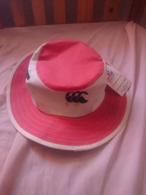 XL Lions hat with tagg still on.need a wash were. In.Storage for a long time