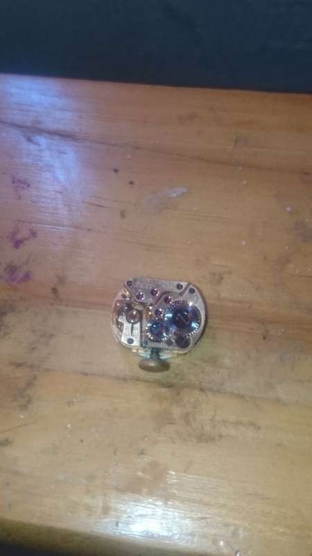 RARE FINDING A 17 JEWELS OMEGA STILL WORKING CONDITION.GLASS DO HAVE SCRATCHES