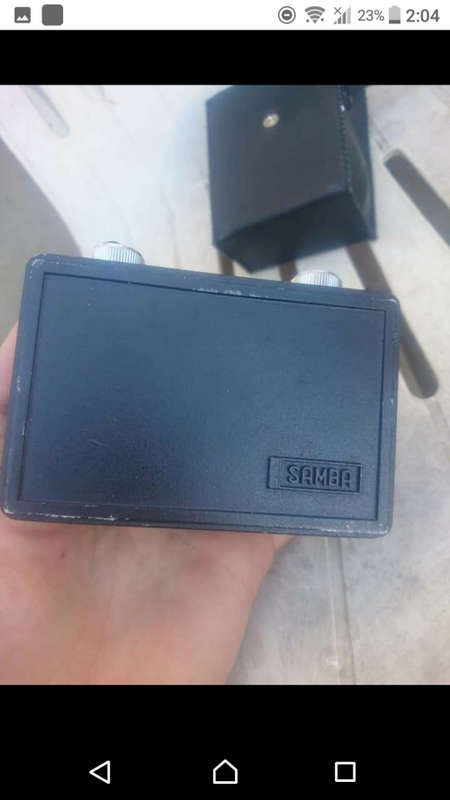 AUDIOVOX INDASH CAR RADIO RECEIVER IN ORIGINAL POUCH.no cables FM AND MHz. SAMBA MARKED.