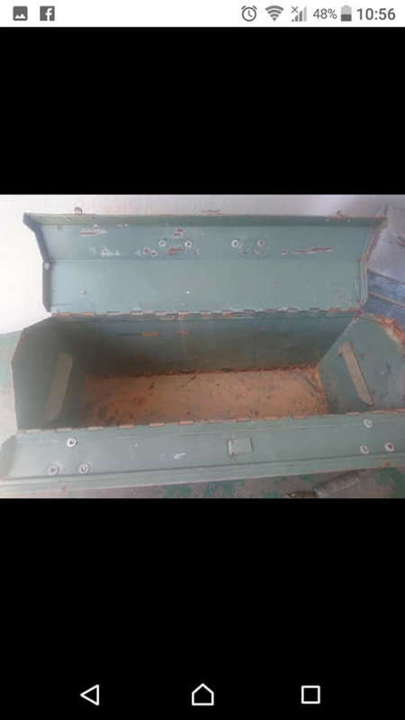 OLD TOOLBOX,DO HAVE BIT RUST.SHIPPING R200